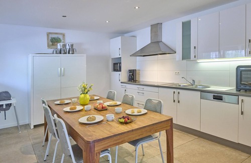 Harre House | Magnificent luxury group home with huge garden