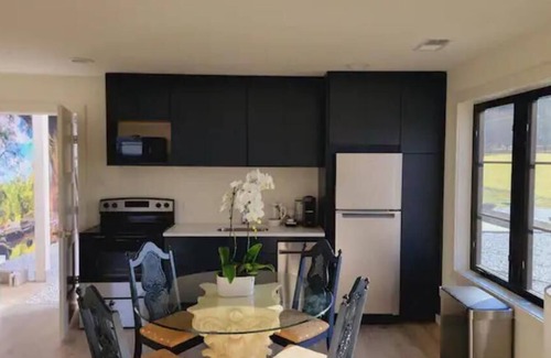 Middleburg Apartment | Magnificent Middleburg Getaway: 2BR w Bucolic Views, Solar Power, & Nearby Shops
