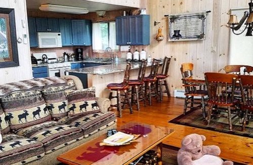 Madison House | Magnificent panoramic view of the mountain range! Best sunsets, sleeps 11!