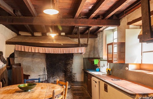 Sales de Llierca Cottage | Magnificent stone farmhouse lost in the mountains with capacity for 18 people.