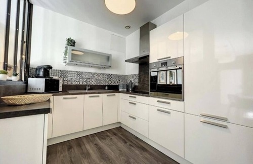 Boujan-sur-Libron Apartment | Magnifique Patio Climatisé Avec Terrasse