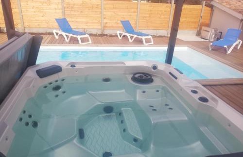 Biganos Villa | Magnifique Villa sur le Bassin d'Arcachon - JACUZZI+PISCINE - 8à10pers