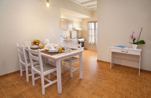 Antipata Apartment | Magnolia Apartments Near Fiscardo large pool and Gym