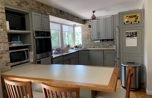 Magnolia House | Magnolia By The Sea-Attractive home, large yard & deck. Walk to Magnolia Beach