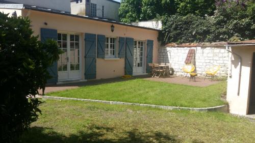 Maisons-Laffitte House | Magnolia Cottage