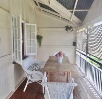 Stanthorpe House | MAGNOLIA HOUSE ON THE CREEK - STANTHORPE