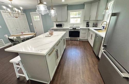 Avinger House | Magnolia Lake House