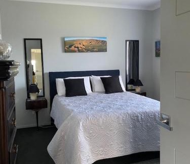 Ohangai Apartment | Magnolia Lane 2 bdrm, 4 bed, Guest House
