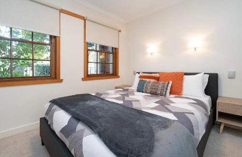 Battery Point Apartment | Magnolia on Colville - Historic Riverside Elegance
