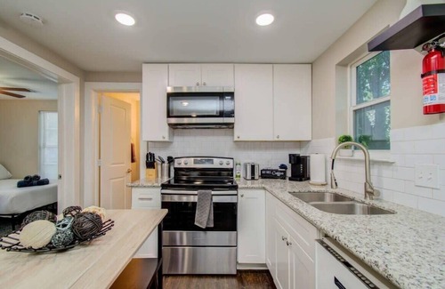 Greater East End House | Magnolia Park Urban Retreat - 2-BD/1-BA with Yard!