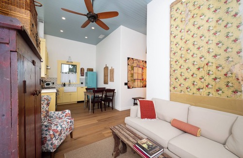 Los Alamos Apartment | Magnolia residence, located downtown between the Union Hotel & Bells restaurant.