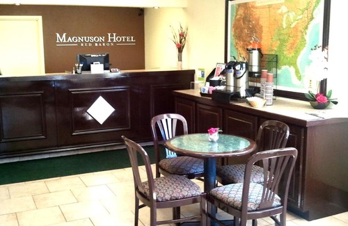 Garden City Hotel | Magnuson Hotel Red Baron