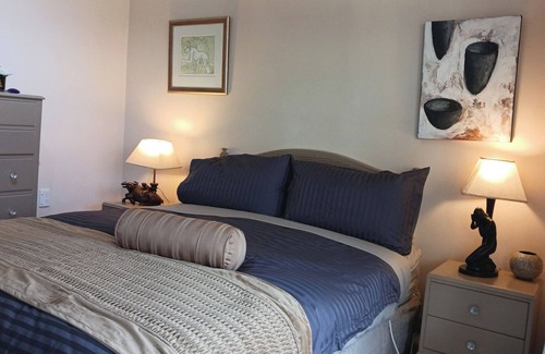 Taumarunui Bed & Breakfast | Magpie Cottage - Homestay, B&B. Attractive period cottage with modern amenities.
