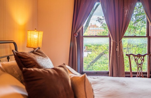 Mineral Wells Bed & Breakfast | Magpie Inn