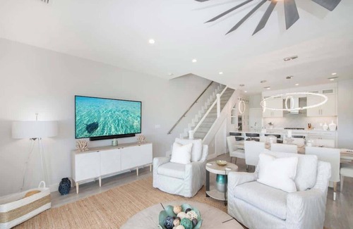Bonnie View Estates Condo | Mahogany Villa 2-A - 4BR Canal Front Villa & Pool