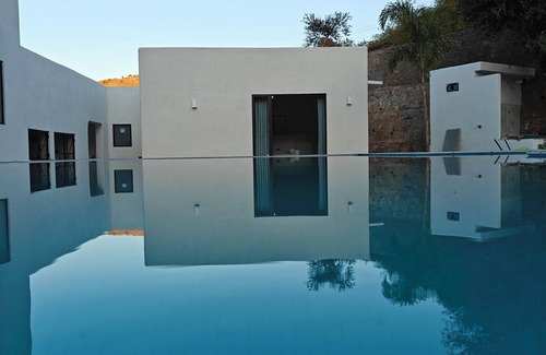 Udaipur District House | Mahua - A boutique Homestay - 5Rooms - Pool - Hillside - Forest area