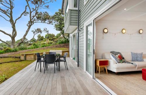Hatfields Beach House | MaiMoana - Hatfields Beach Cliff-Top Retreat