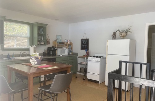 Piney Cottage | Main Channel Lake Hamilton- private hot tub, firepit, boat dock