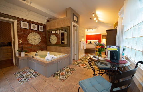Parkville Bed & Breakfast | Main Street Inn