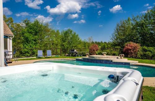 Sanford House | Maine Pondfront Home Sleeps 22 - Pool & Hot Tub