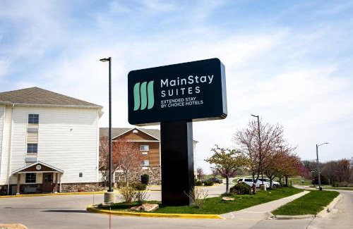 Oakdale Hotel | MainStay Suites Coralville - Iowa City