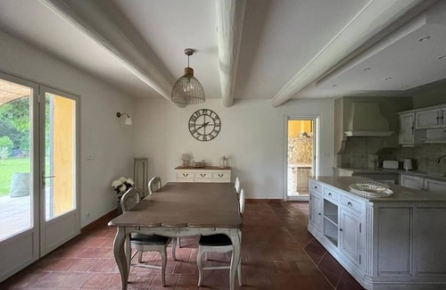 Ansouis Villa | Maison à 2 pas du Village D'ansouis à 30 Minutes D'aix-en-provence
