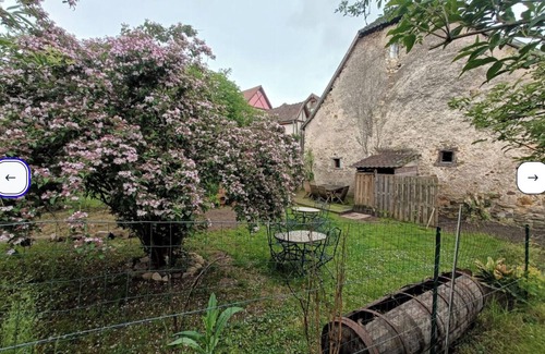 Bergheim House | Maison à Colombages Dans Cour Privée Avec Jardin sur les Remparts du Village