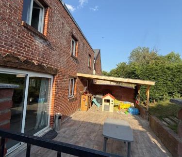 Mecquignies House | Maison à la campagne