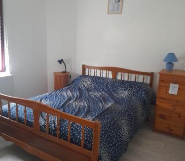 Thiel-sur-Acolin House | Maison 14 personnes,Pal 4 kms