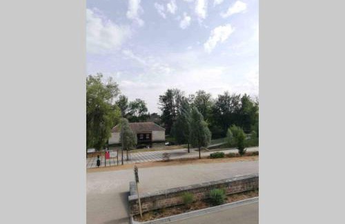 Gondrecourt-le-Chateau House | Maison accueillante