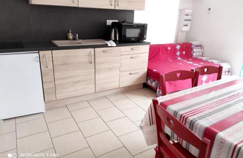 Solesmes House | Maison accueillante à Solesmes avec terrasse et parking inclus