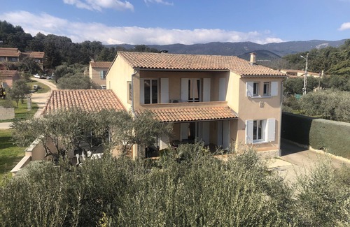 La Motte-dʼAigues House | Maison au Pied du Luberon