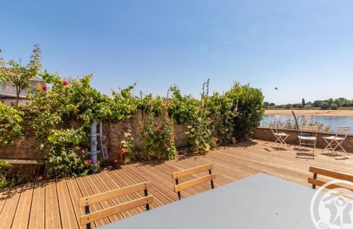 Ingrandes-Le Fresne sur Loire House | Maison Authentique sur 3 Niveaux avec Terrasse et Vue Loire - FR-1-622-38