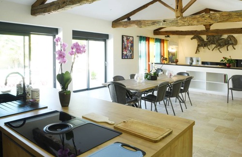 Sigogne House | Maison Avec Piscine et Jacuzzi