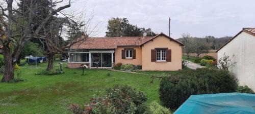 Cours-de-Pile House | Maison avec piscine et jardin d'arbres fruitiers