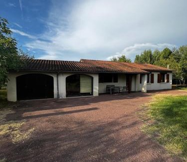 Azerat House | Maison avec verger