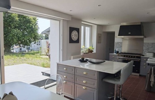 Bassussarry House | Maison Basque Traditionnelle Bien Rénovée Entre mer et Montagne, Chiens Acceptés