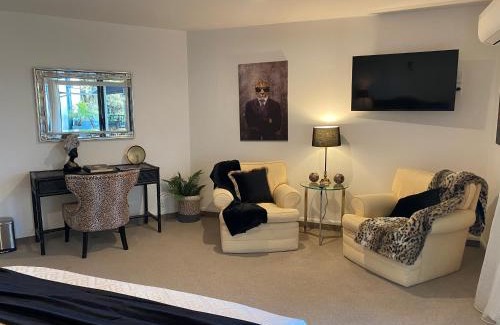 Bluff Hill Apartment | Maison Blue - Chic Garden Apartment