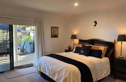 Bluff Hill Apartment | Maison Blue - Chic Garden Apartment