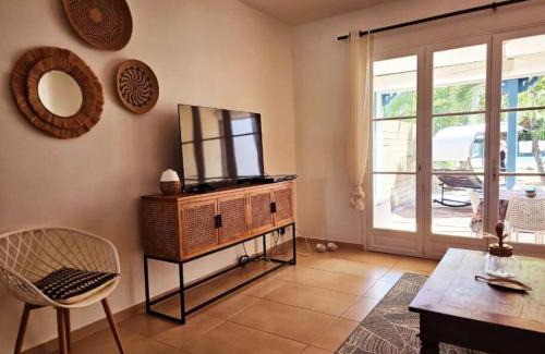 Orient Bay House | Maison Casanova