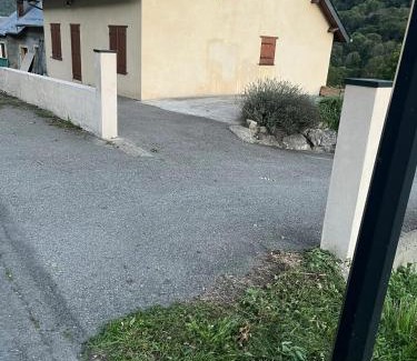 Peyragudes House | Maison chaleureuse à Saint-Aventin avec jardin et vue montagne