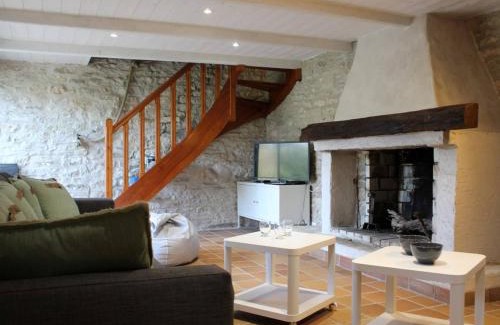 Saint-Pierre-d'Oleron House | Maison Charme Ancien, Jardin, 2Km Centre St Pierre, 20min Plage - 5 Couchages - FR-1-246A-65