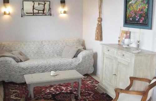 Chateney House | Maison charmante à Châteney avec piscine partagée