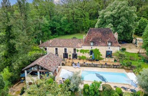 Saint-Amand-de-Vergt Bed & Breakfast | Maison Croix du sud. Chambre Fruits de la Passion