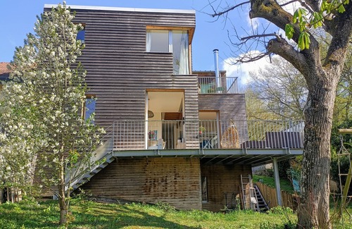 Sucy-en-Brie House | Maison D'architecte en Bois au Bord de l eau