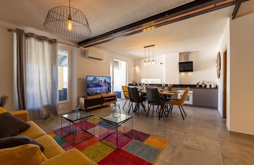 Chateauneuf-de-Gadagne House | Maison de Village - Bello Visto