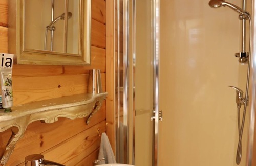 Romans-sur-Isere Bed & Breakfast | Maison D'hôtes Le 6 Bis