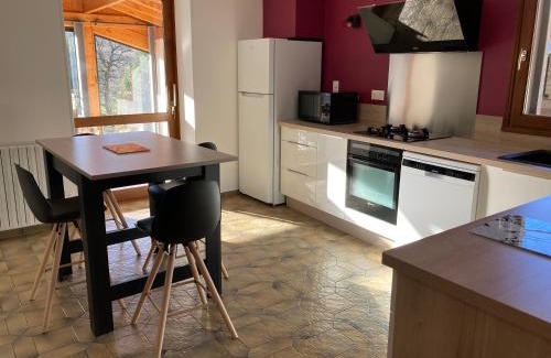 Boyeux-Saint-Jerome House | Maison dans un village viticole