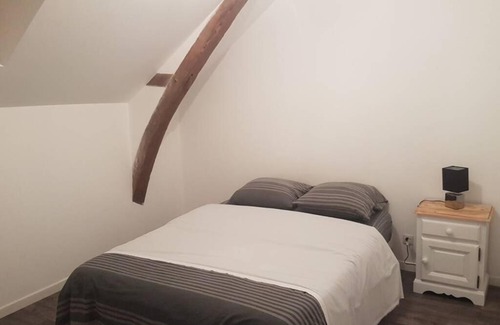 Grez-en-Bouere Apartment | Maison de bourg avec extérieur.