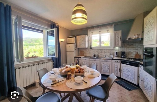 Saint-Georges-en-Couzan House | Maison de Campagne Entière Gîte 3 Épis Jardin Extérieur Clos Animaux Admis